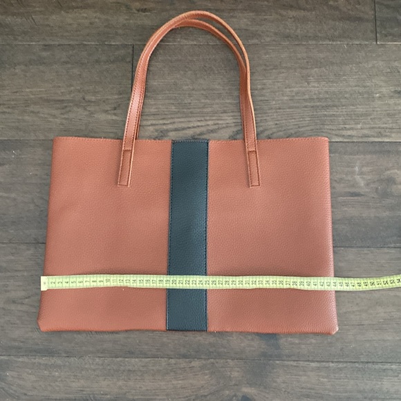 Bag, Vince Camuto, brand new. - Picture 2 of 5